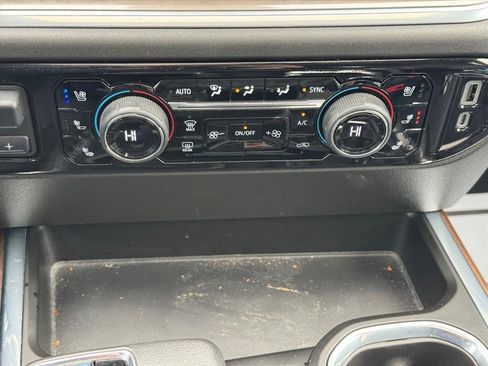 Used 2022 Chevrolet Silverado 1500 High Country w/ Technology Package image 22