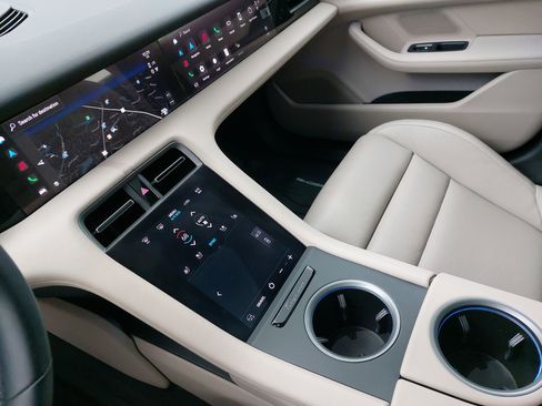 Used 2023 Porsche Taycan 4 Cross Turismo image 27