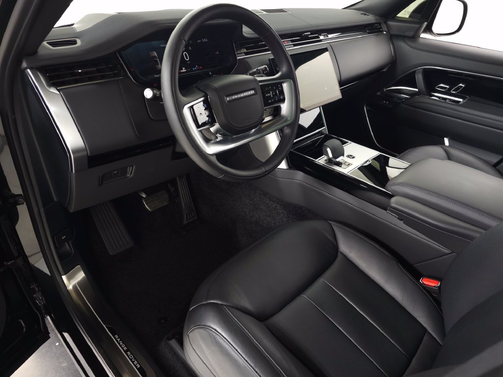 Used 2026 Land Rover Range Rover SE AWD/4WD image 17