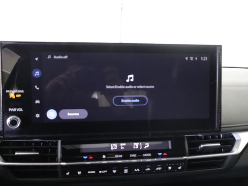 Used 2025 Toyota Sienna Platinum image 14