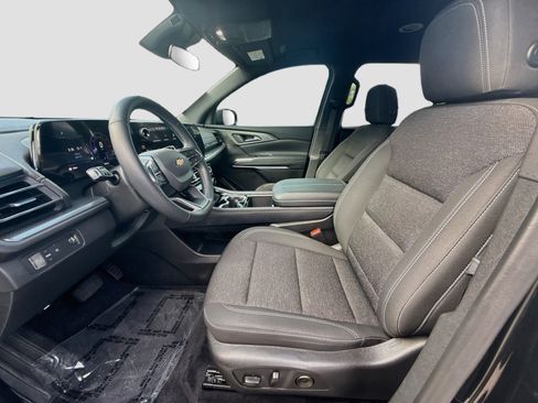 Used 2025 Chevrolet Traverse LT FWD image 19