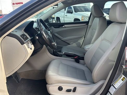 Used 2015 Volkswagen Passat 1.8T Limited Edition image 17