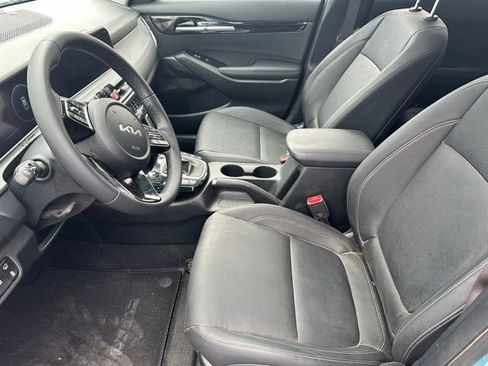 Used 2025 Kia Seltos EX w/ EX Sunroof Package image 12