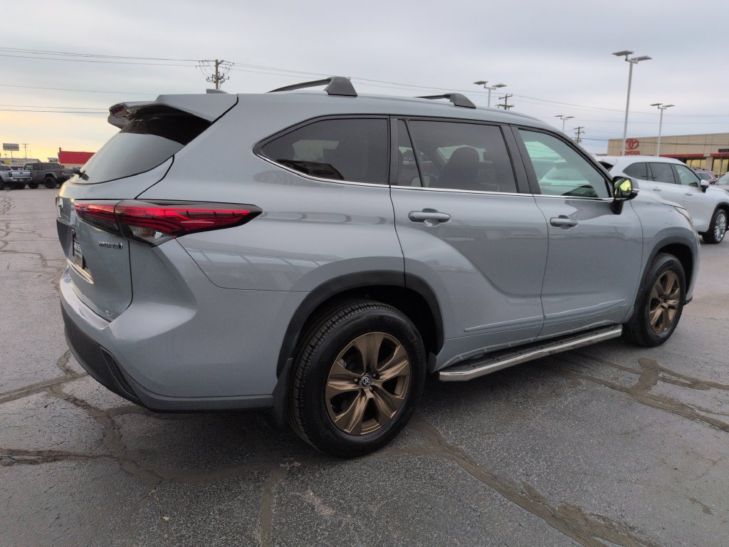 Used 2023 Toyota Highlander Bronze Edition AWD/4WD image 5