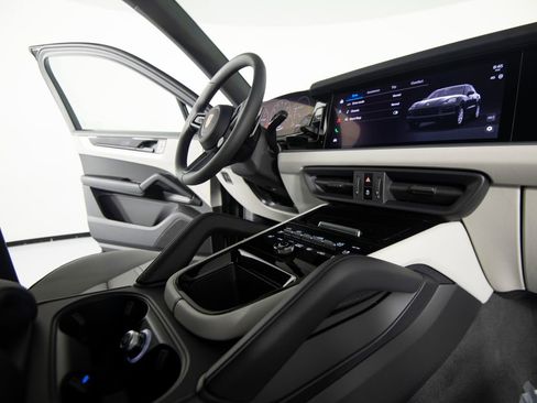 New 2026 Porsche Cayenne AWD/4WD image 28