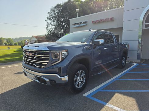 Used 2024 GMC Sierra 1500 SLT AWD/4WD image 8