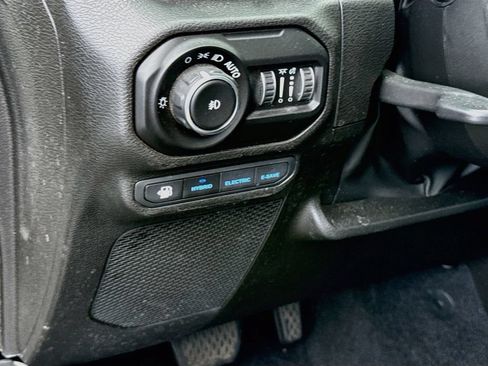 Used 2022 Jeep Wrangler Unlimited Rubicon 4xe w/ Cold Weather Group AWD/4WD image 11