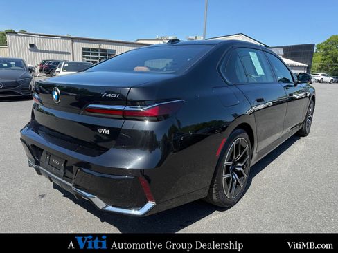 Used 2025 BMW 740i xDrive AWD/4WD image 8