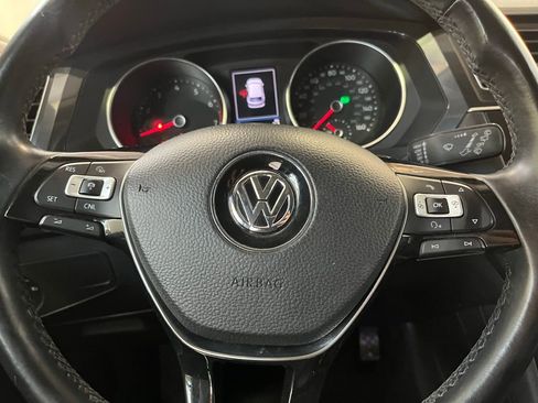 Used 2018 Volkswagen Tiguan SEL image 18