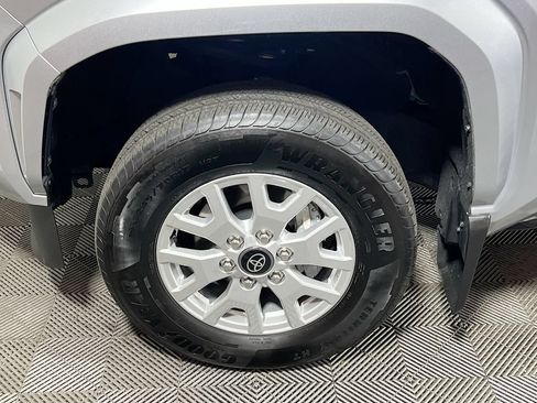 Certified 2025 Toyota Tacoma SR5 AWD/4WD image 27