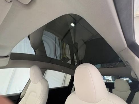 Used 2024 Tesla Model Y 2WD image 39