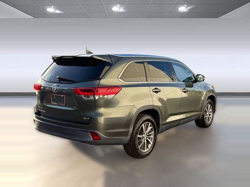 Used 2019 Toyota Highlander XLE FWD image 9