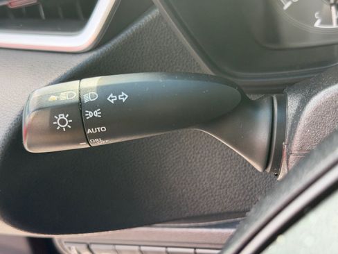Used 2020 Toyota Corolla LE FWD image 32