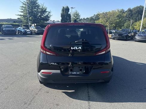 Certified 2022 Kia Soul LX FWD image 8