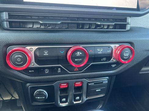 Used 2025 Jeep Wrangler Sport image 22