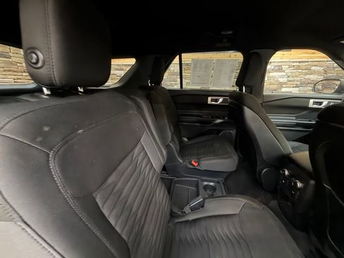 Used 2020 Ford Explorer XLT w/ Comfort Package AWD/4WD image 32
