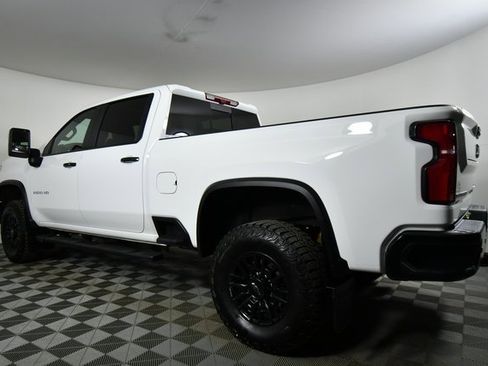 Used 2024 Chevrolet Silverado 2500 ZR2 w/ Technology Package image 14