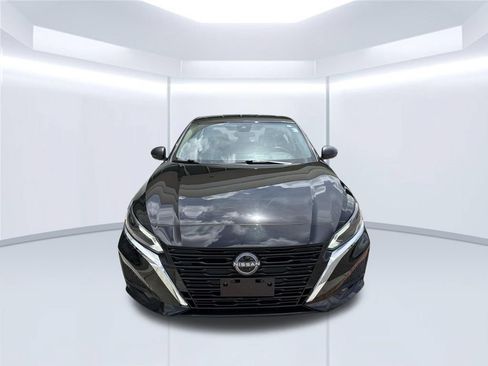 Used 2025 Nissan Altima 2.5 SV AWD/4WD image 2
