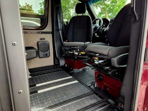 Used 2024 Mercedes-Benz Sprinter 2500 image 17
