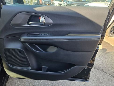 New 2026 Chrysler Pacifica Select image 18