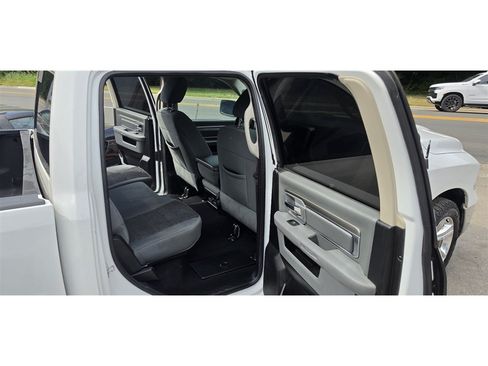 Used 2019 RAM 1500 Big Horn AWD/4WD image 11