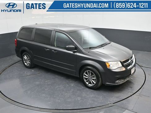 Used 2016 Dodge Grand Caravan SE image 37
