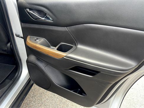 Used 2018 GMC Acadia SLE image 32