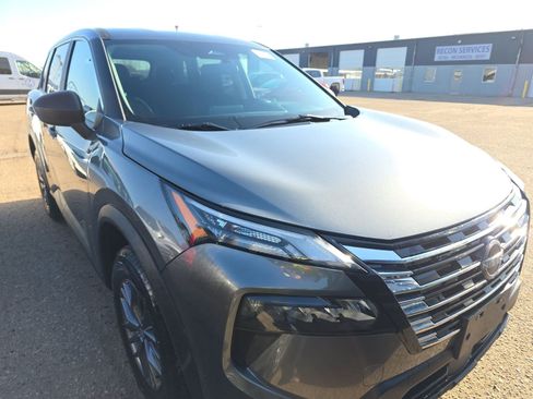 Used 2024 Nissan Rogue S AWD/4WD image 3