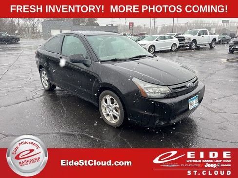 Used 2010 Ford Focus SE image 1