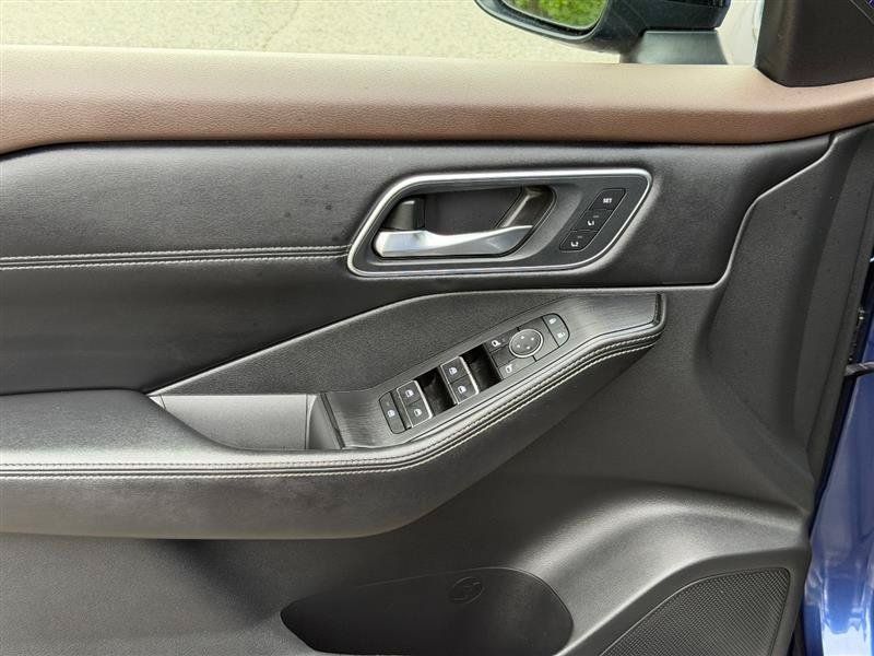 Used 2023 Nissan Rogue Platinum w/ Platinum Premium Package AWD/4WD image 29