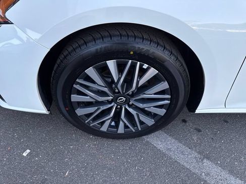 Used 2025 Nissan Altima 2.5 SV FWD image 26