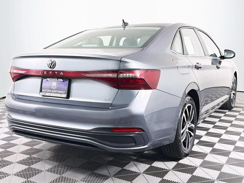 Used 2025 Volkswagen Jetta SE FWD image 25