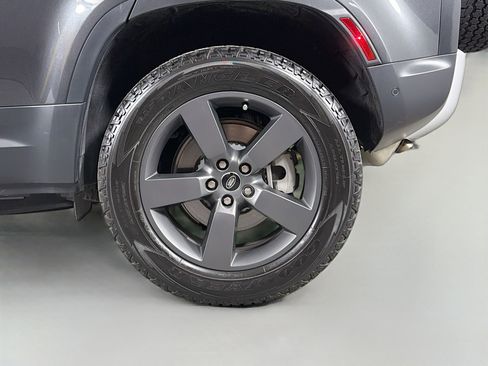 Certified 2025 Land Rover Defender 110 S image 32