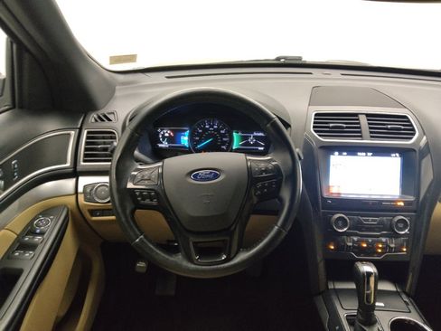 Used 2017 Ford Explorer XLT w/ Equipment Group 202A AWD/4WD image 22