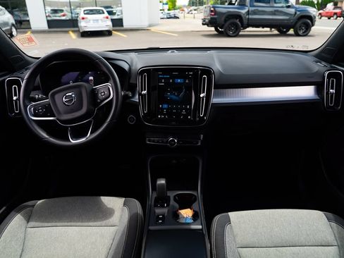 Used 2024 Volvo XC40 B5 Core AWD/4WD image 7