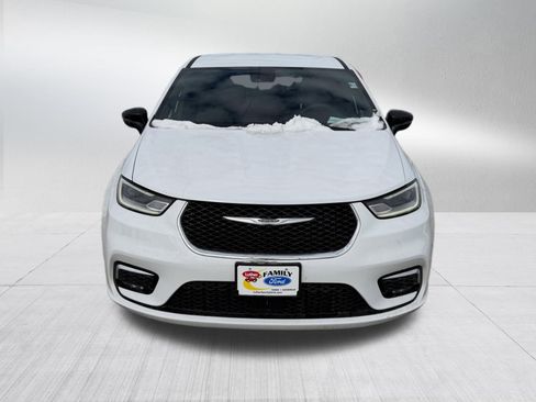 Used 2025 Chrysler Pacifica Select image 2