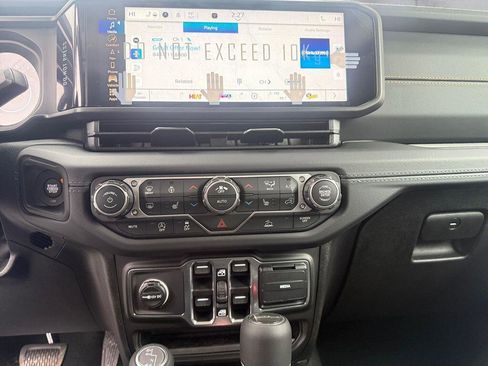 New 2026 Jeep Gladiator Sport AWD/4WD image 9