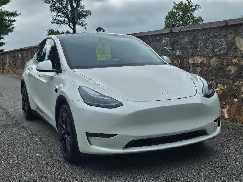 Used 2025 Tesla Model Y Long Range AWD/4WD image 12