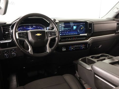 Used 2022 Chevrolet Silverado 1500 LT AWD/4WD image 2