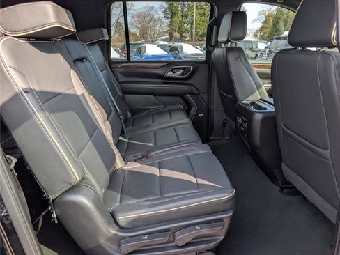 Used 2024 Chevrolet Suburban Premier AWD/4WD image 11