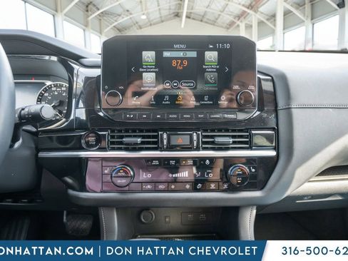 Used 2025 Nissan Pathfinder SL FWD image 8