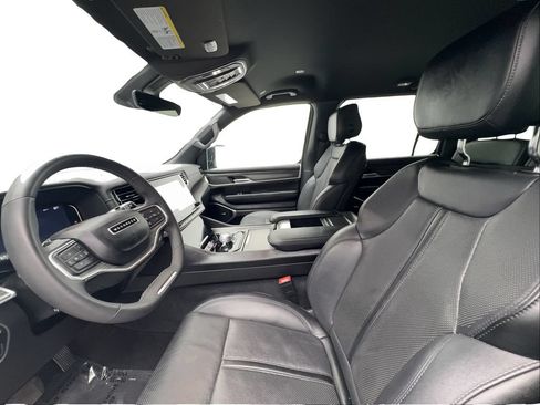 Used 2024 Jeep Wagoneer L Series II RWD image 19