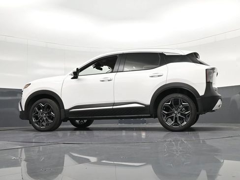 Used 2025 Nissan Kicks SR FWD image 36