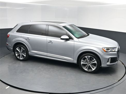 Used 2021 Audi Q7 3.0T Premium Plus w/ Executive Package image 9