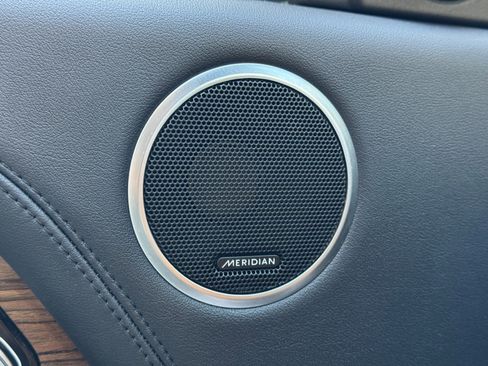 Used 2018 Land Rover Range Rover HSE image 18