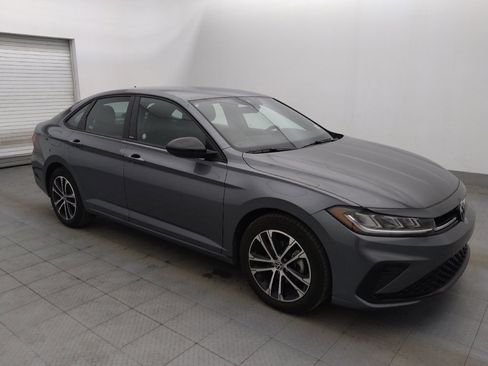 Used 2025 Volkswagen Jetta Sport image 11