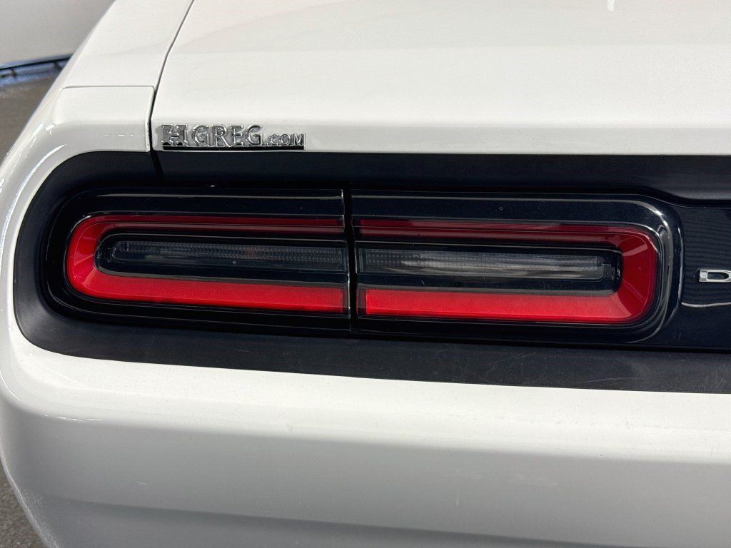 Used 2017 Dodge Challenger SXT w/ Driver Convenience Group RWD image 32