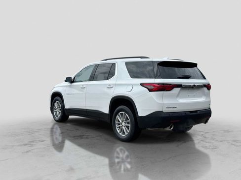 Used 2023 Chevrolet Traverse LT FWD image 4