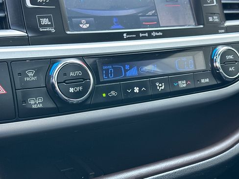 Used 2019 Toyota Highlander Limited Platinum AWD/4WD image 22