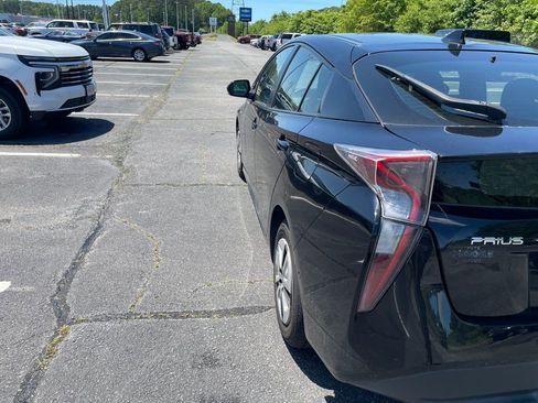 Used 2017 Toyota Prius Three FWD image 7